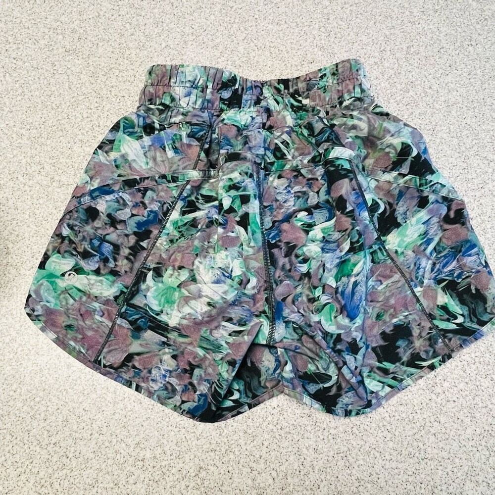 Lululemon Track That Mid-Rise Short 5" Rapid Flourish Multi Size 2 - Picture 3 of 11